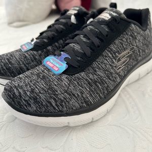 Sketchers Lite-Weight Women’s 7
